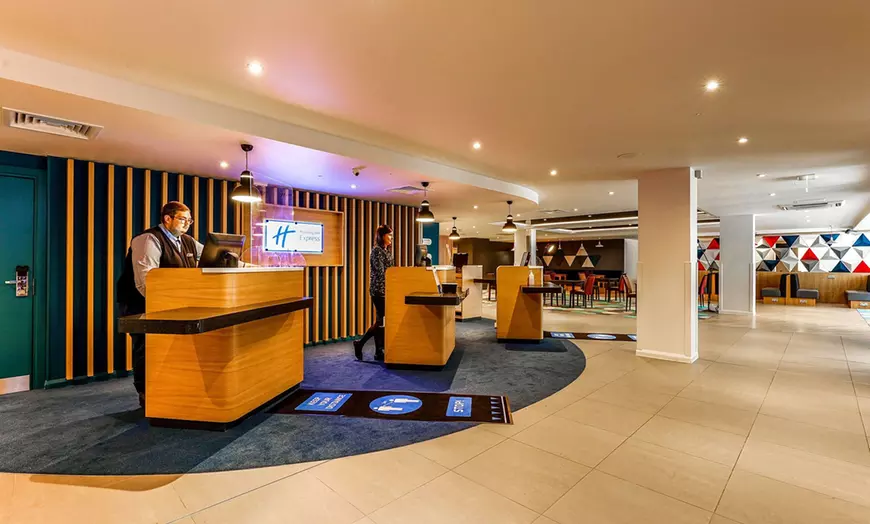 Image 2: ✈ REGNO UNITO | Londra - Holiday Inn Express London - Hammersmith, ...