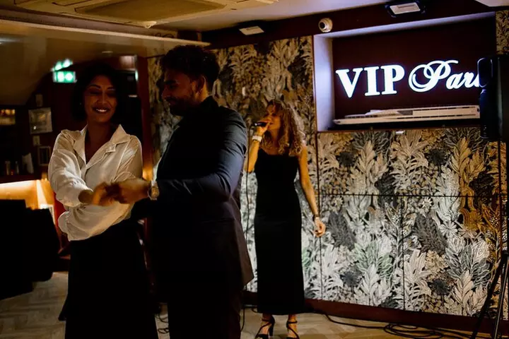 Dîner croisière sur la Seine avec Rooftop et chanteur live