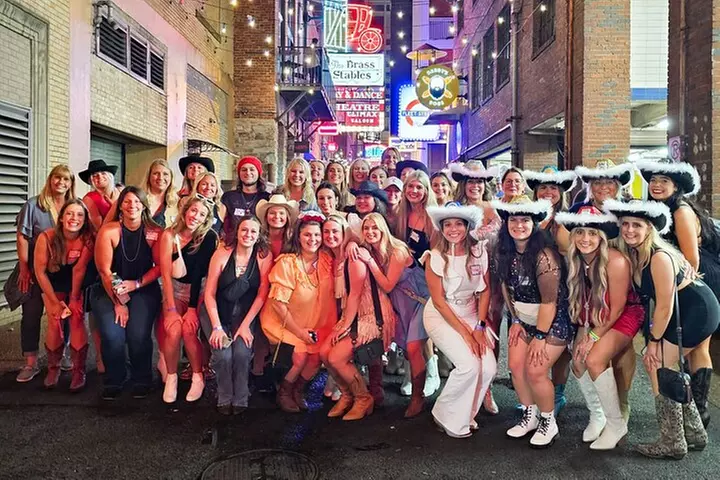Nashville Bar Crawl with VIP Club Entrance and Bonus Shots