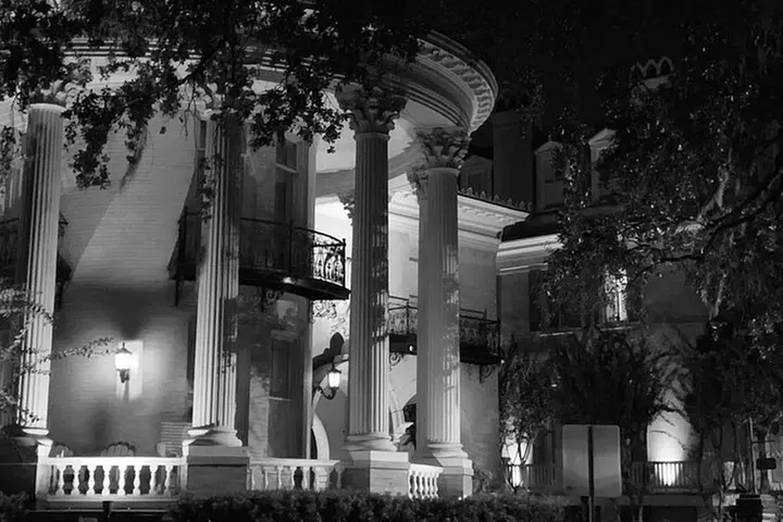 Genteel and Bard's Savannah Dark History and Ghost Encounter Walkin...