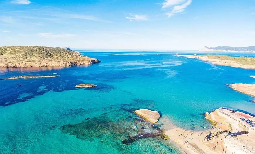Image 2: Ibiza: Tour privado en barco con buceo y puesta de sol
