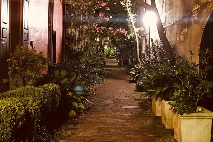 Charleston Haunted Booze and Boos Ghost Walking Tour