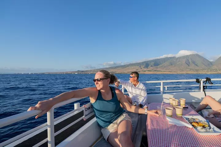 From Ma'alaea Harbor: Sunset Dinner Cruise Aboard the Quicksilver