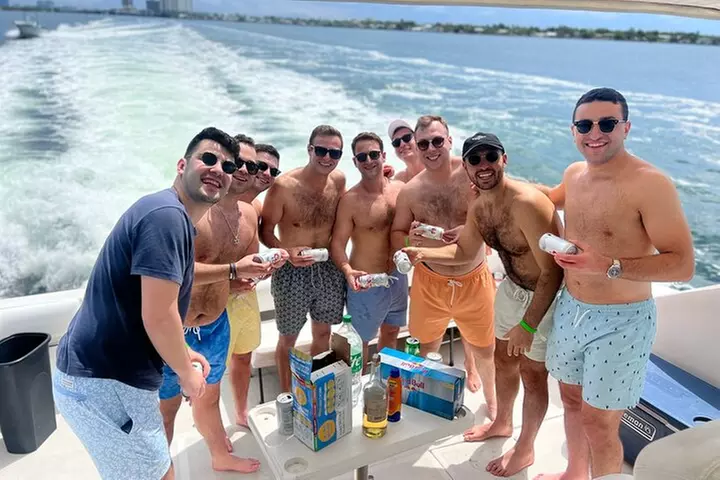 Miami Beach Luxury Yacht Adventure: Explore Stunning Coastline