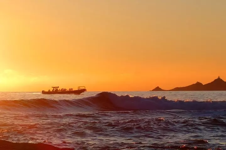 Excursion en Bateau des Îles Sanguinaires au Coucher de Soleil