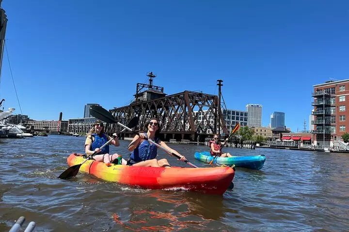 Milwaukee Cheese Curd Kayak Tour - Primary Image