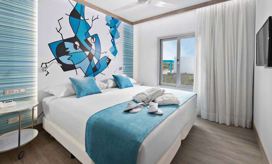 Image 2: ✈ LANZAROTE | Playa Blanca - Elba Premium Suites - Adults Only 4* -...