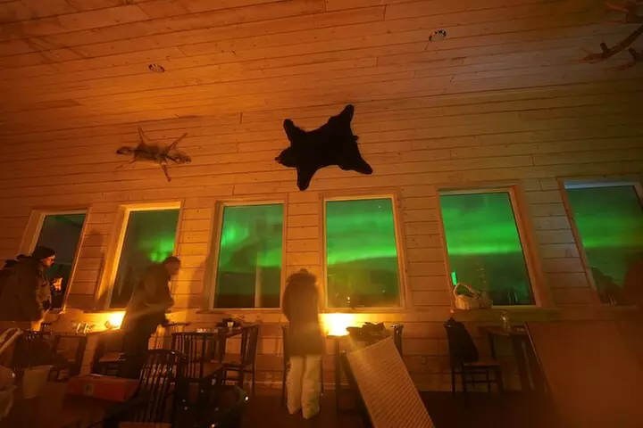 Best Alaskan Cabin Aurora Viewing with Photography @Aurora Camp