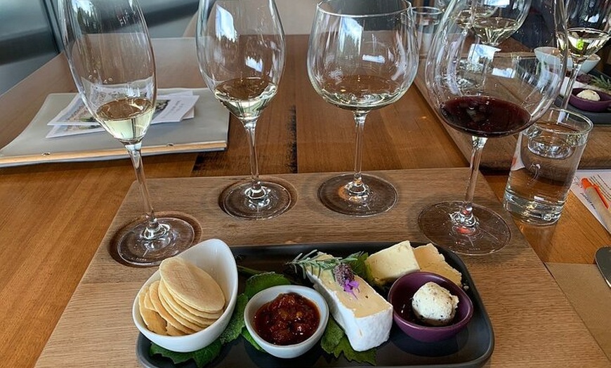 Image 2: Signature Saturday Wine Tour