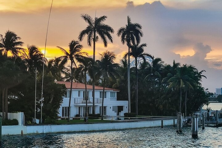 Sunset Cruise of Biscayne Bay Millionaire Homes & Cash Bar