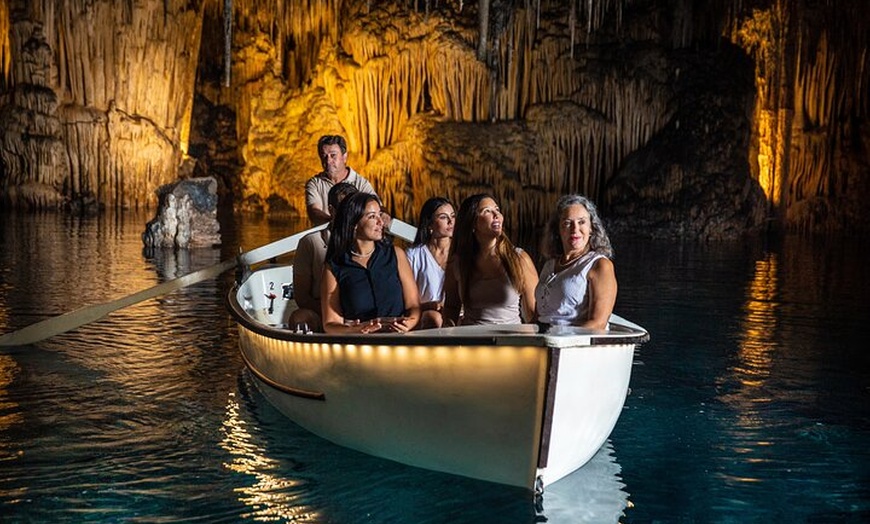 Image 1: Medio Día a las Cuevas del Drach con Paseo en Barco y Concierto.