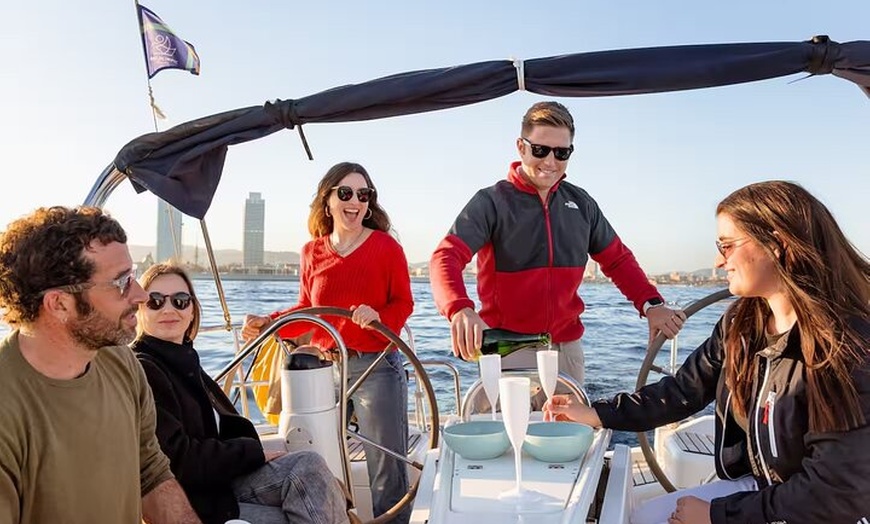 Image 2: Viaje privado en barco desde Barcelona con barra libre