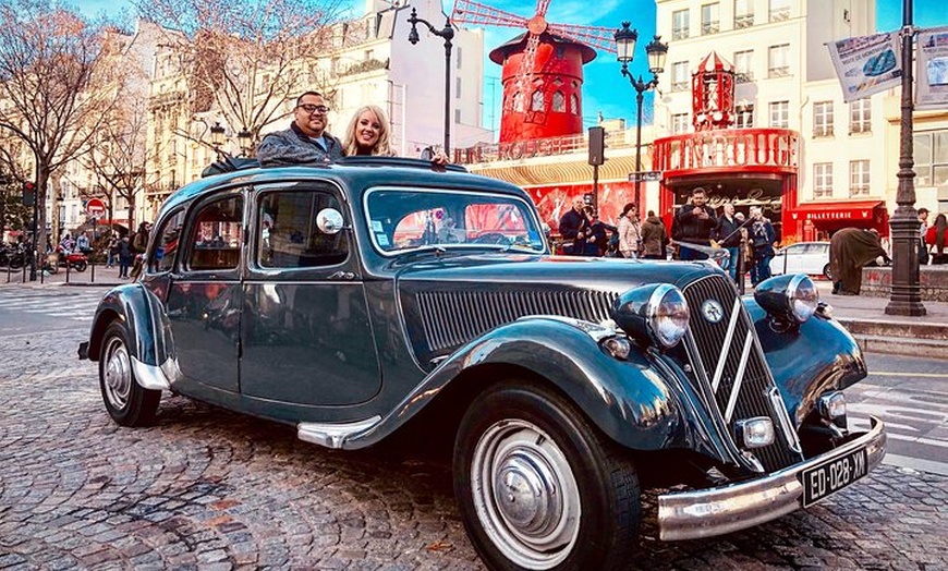 Image 1: Visite guidée privée de Paris en voiture vintage avec chauffeur