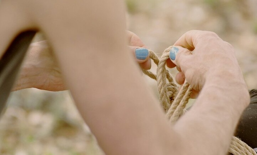 Image 6: shibari en la playa