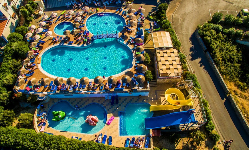 Image 34: ✈ CRETE | Hersonissos - Mediterraneo Hotel 4* - Outdoor swimming pool