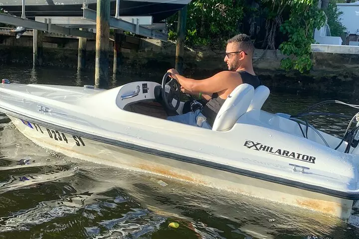 Ft. Lauderdale Mini Powerboat Rental. Canal, Yacht, Mansion Tour