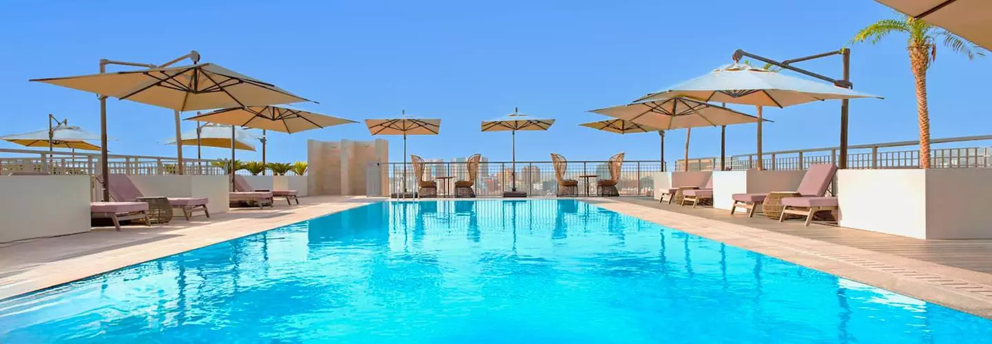 ✈ VEREINIGTE ARABISCHE EMIRATE | Dubai - Novotel Dubai Gold District 4*, 2 Nächte - Rooftop - Primary Image