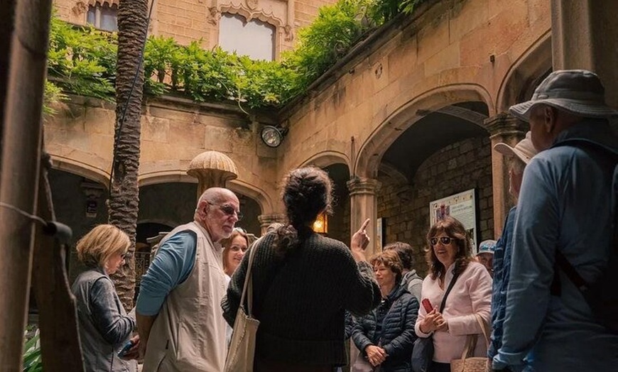 Image 3: Visita a pie del casco antiguo y el barrio gótico de Barcelona