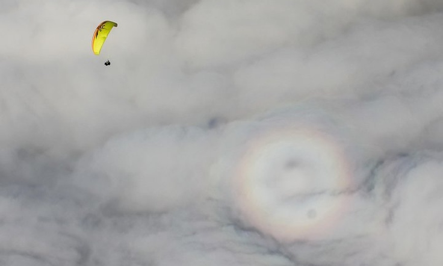 Image 45: Experiencia épica de parapente en Tenerife con el equipo campeón de...