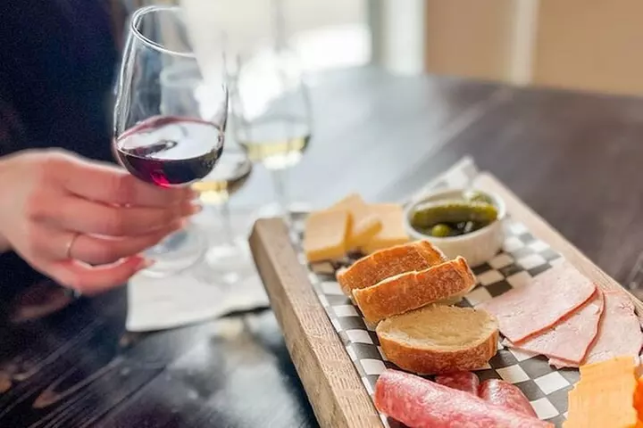 Full-Day Niagara-On-The-Lake Guided Wine and Charcuterie Tour - Primary Image