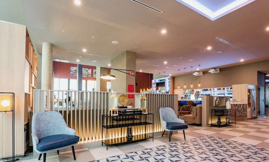 Image 3: ✈ SPANIEN | Barcelona - Leonardo Royal Hotel Barcelona Fira 4*, 2 N...