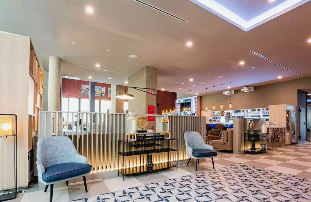 ✈ SPANIEN | Barcelona - Leonardo Royal Hotel Barcelona Fira 4*, 2 N...