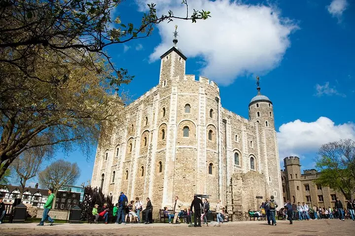 Tower of London with London Hop-On Hop-Off Tour and River Cruise