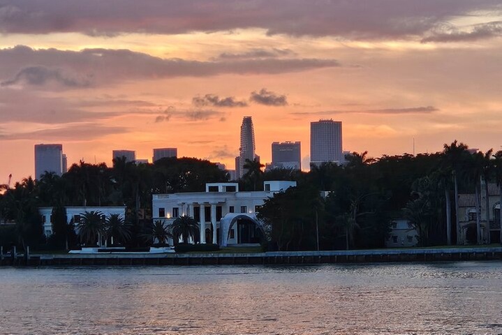 Sunset Cruise of Biscayne Bay Millionaire Homes & Cash Bar