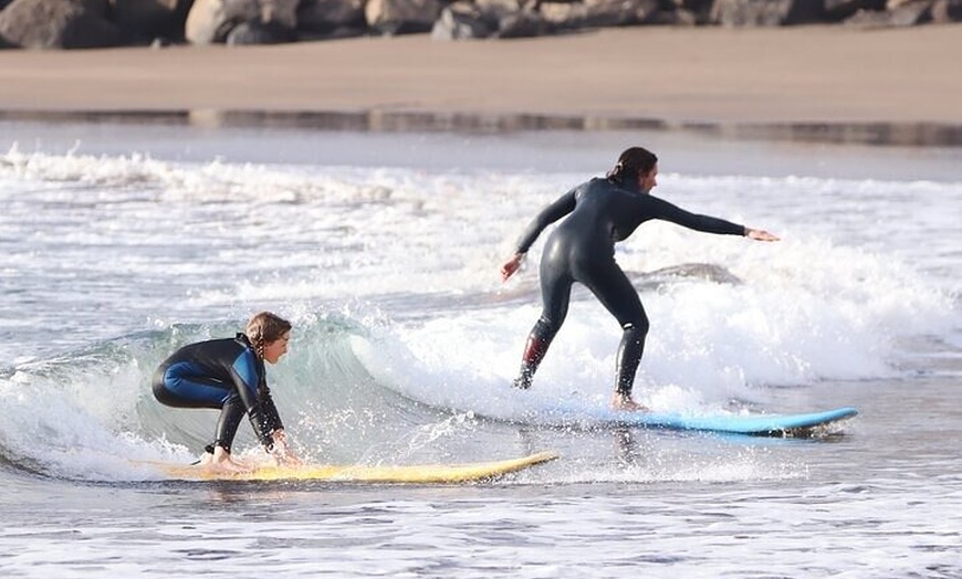 Image 9: Clase de Surf Grupal en Playa de Las Américas con Fotografías