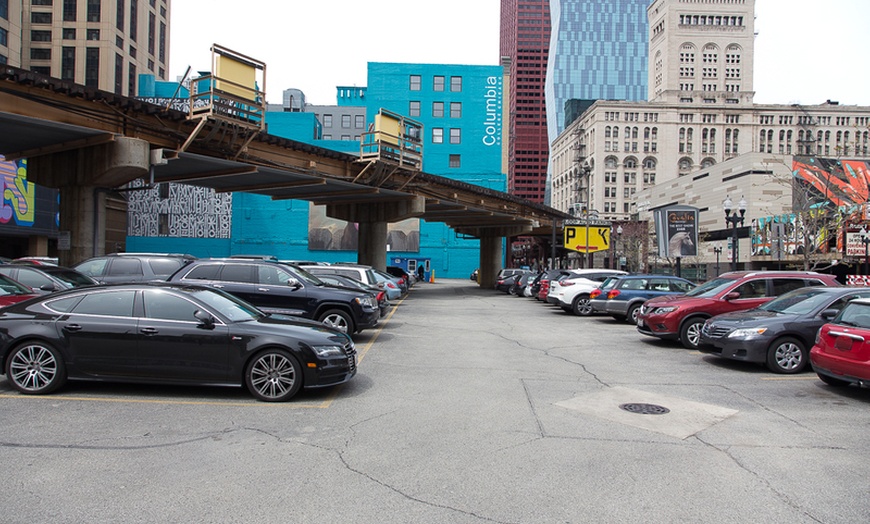 Image 5: Parking at Loop Auto Parks Lot