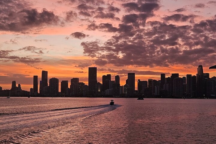 Sunset Cruise of Biscayne Bay Millionaire Homes & Cash Bar