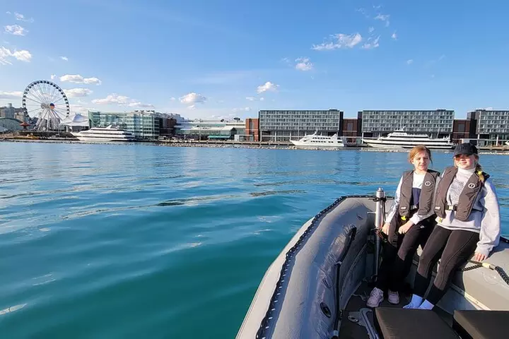Small-Group Sightseeing Boat Tour in Chicago