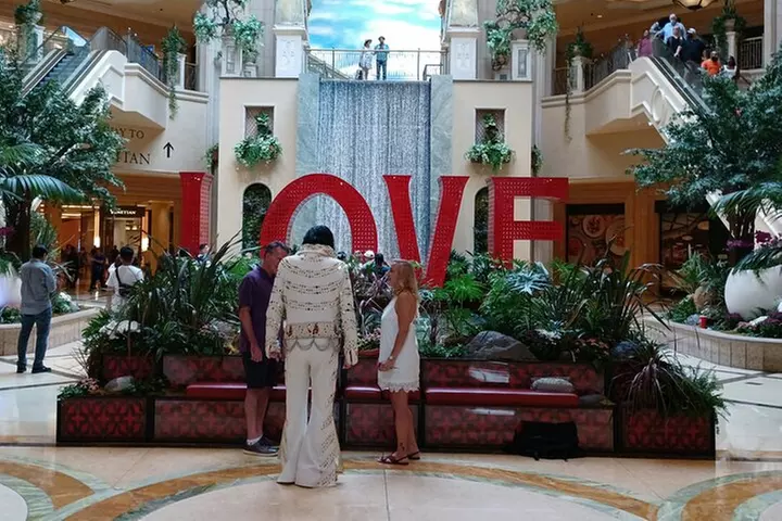 Must-See Spots Vegas Strip Walking Tour