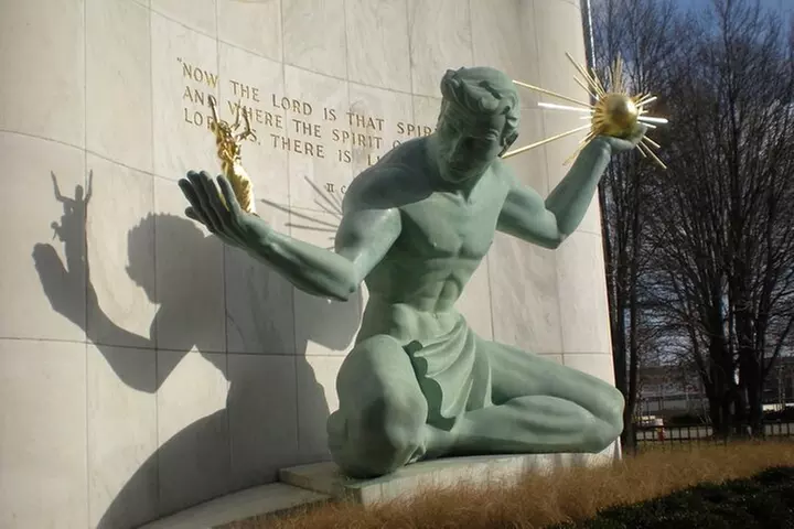 Self-Guided Scavenger Hunt: Detroit Roll Through Motor City