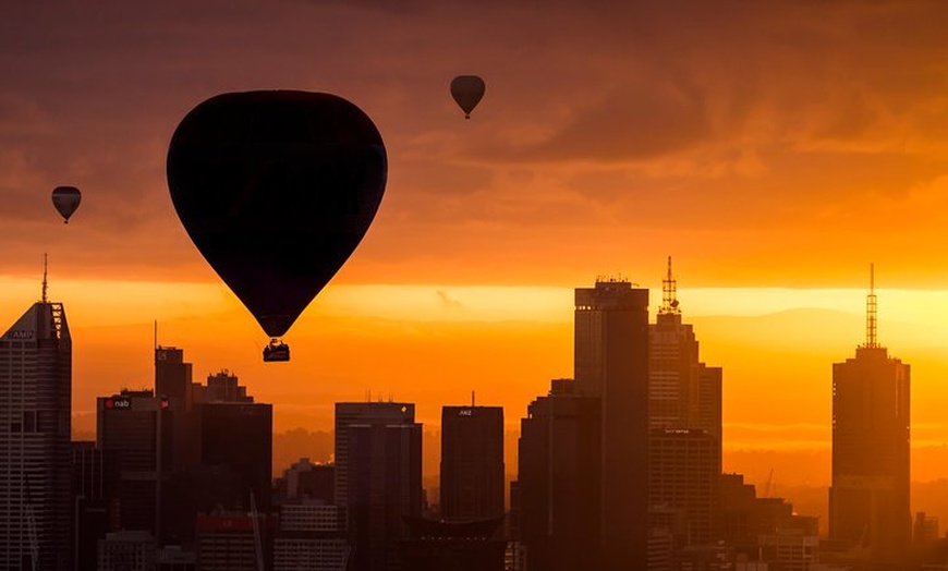 Image 8: Melbourne sunrise balloon flight & champagne breakfast