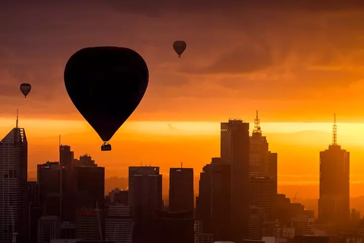 Melbourne sunrise balloon flight & champagne breakfast