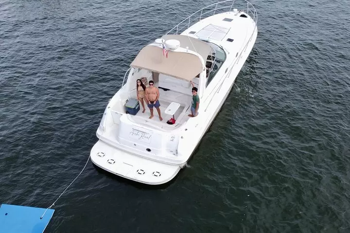 Miami Beach Luxury Yacht Adventure: Explore Stunning Coastline
