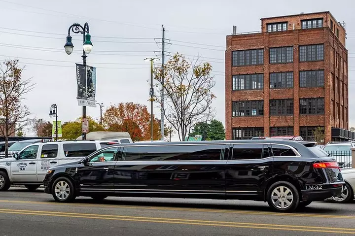 Airport luxury arrival ride by SUV, Sedan, Minibus or Limousine