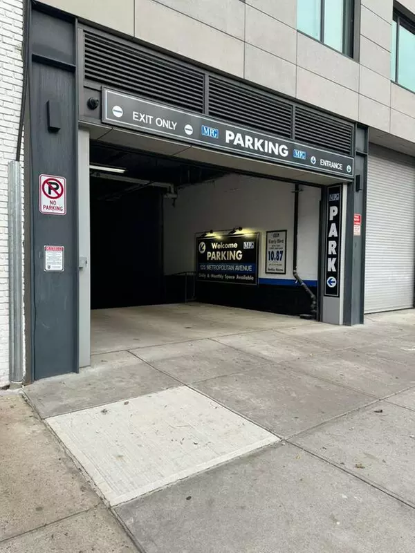 Parking at MPG Parking - 125 Metropolitan Parking LLC Garage - Primary Image