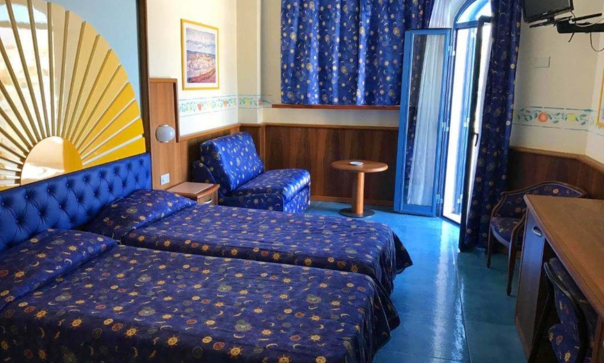 Image 3: ✈ SICILE | Giardini Naxos - Sporting Baia Hotel 4*, 4 nuit - Piscin...