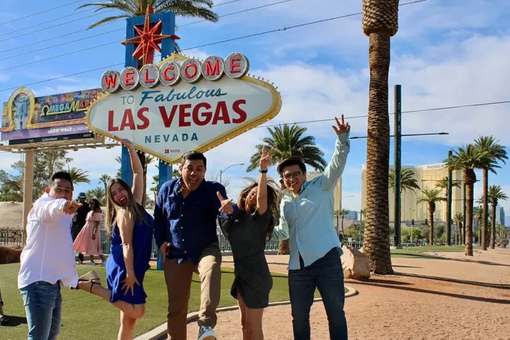 Private Limo 2.5hr Tour of Vegas with Champagne - Primary Image