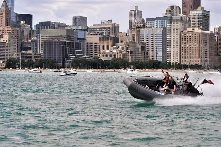 Small-Group Sightseeing Boat Tour in Chicago