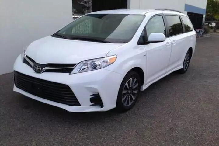 Las Vegas McCarran Airport (LAS) Private Round trip transfer - Second Medium