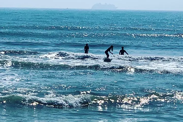 One Hour Surf Lesson with Experienced Instructor