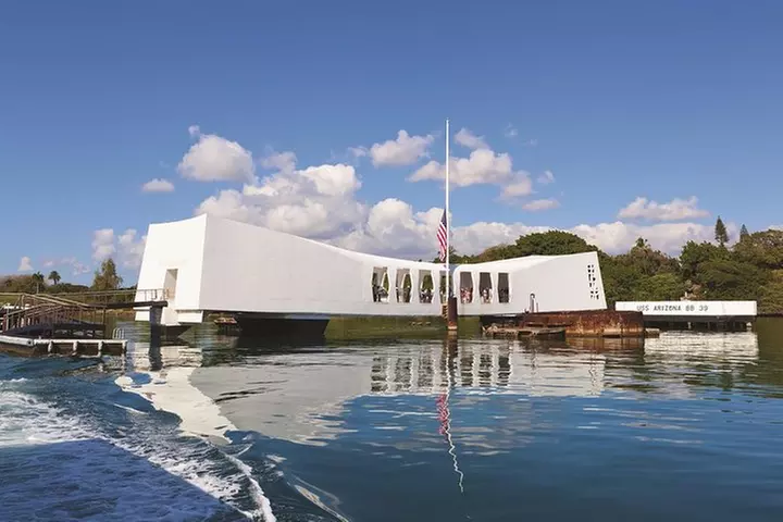 Stars and Stripes Tour: Pearl Harbor and Battleship Missouri
