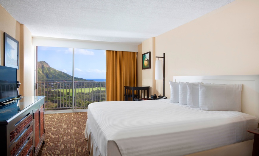 Image 3: ✈ HAWAII | Honolulu - The Twin Fin Hotel 4* - White-sand beach