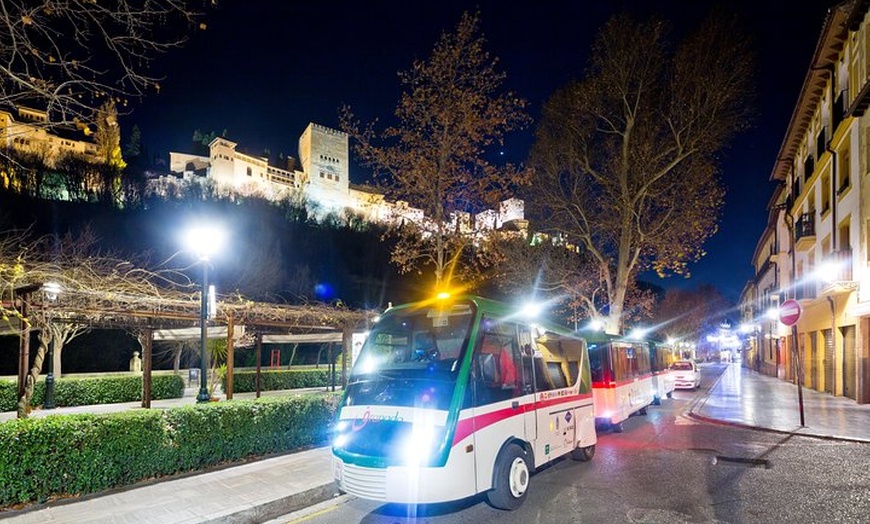 Image 4: Granada City Tour Hop-on Hop-off tren