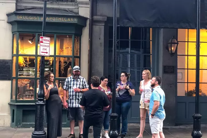 Adults Only Haunted Pub Crawl in New Orleans