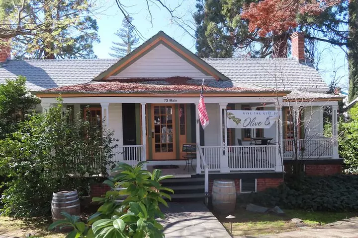A Highway 49 Drive: A Self-Guided Audio Tour from Placerville to Ja...