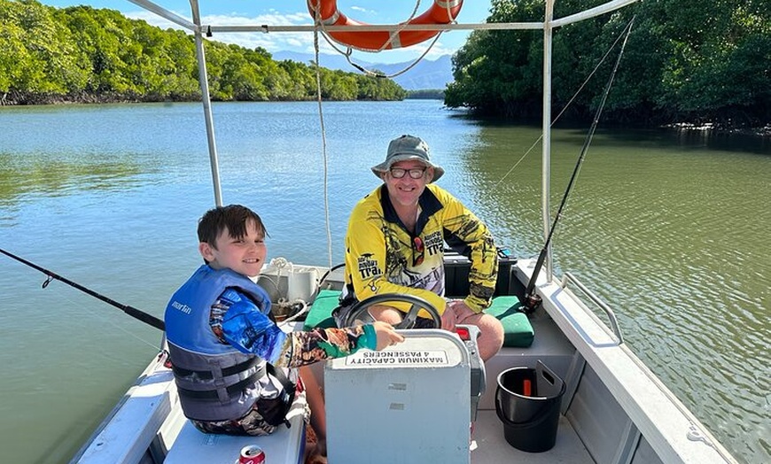 Image 4: Trinity Inlet Self-Drive Pontoon Boat Hire in Cairns